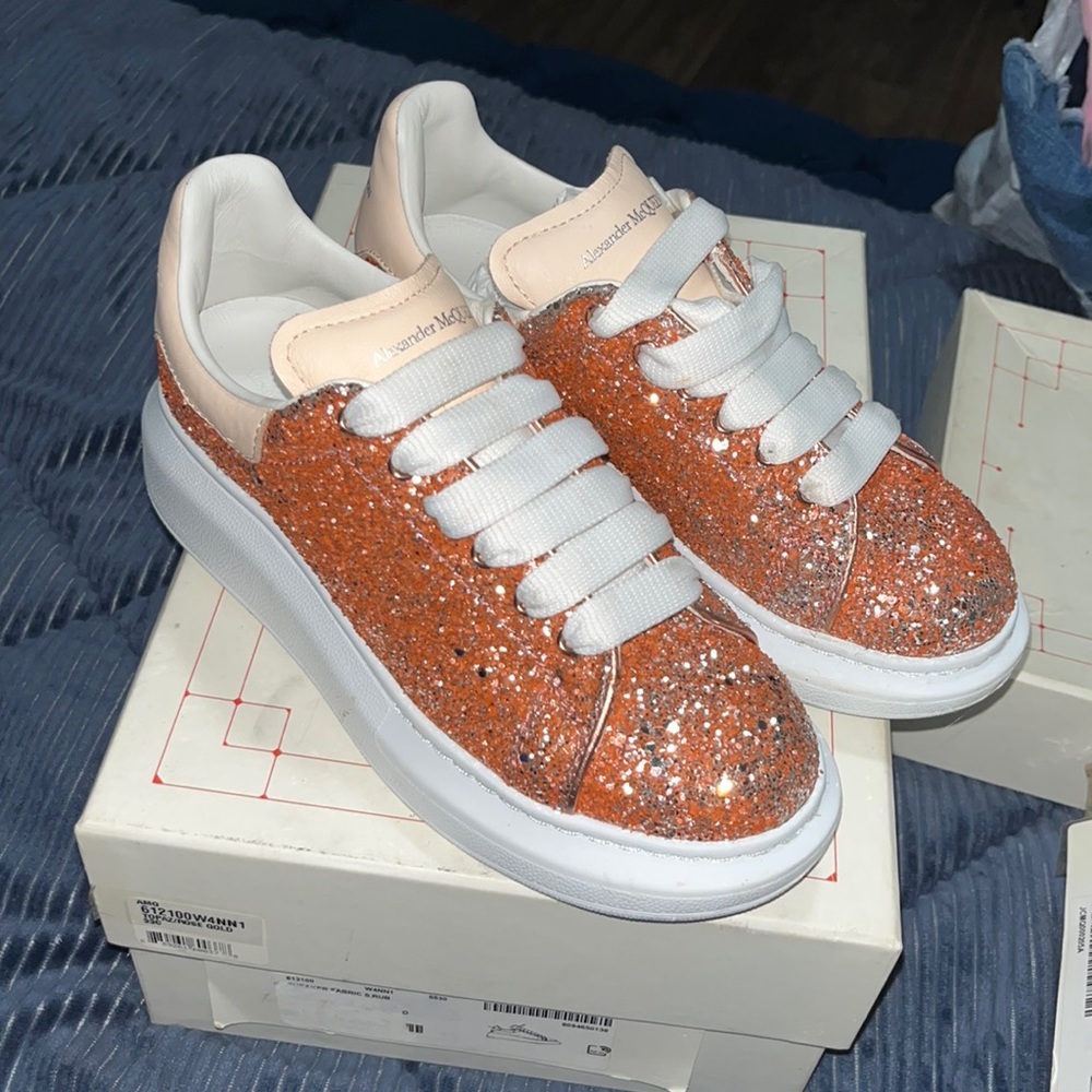 Wore twice looks brand new has original box